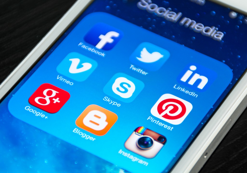 Social media apps on cellphone