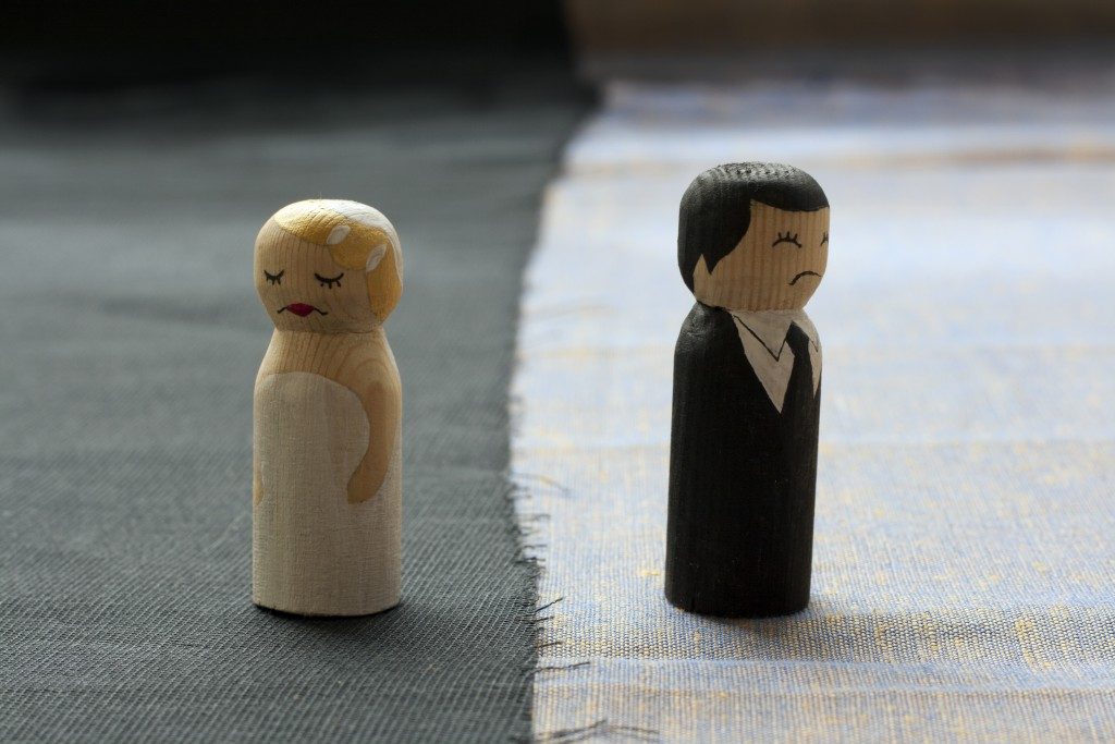 Sad husband and wife wooden dolls